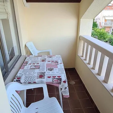 In With Seaview, Terrace, Air Condition, Wifi Apartment Orebic